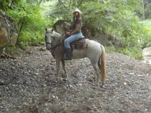 563561_598093363563448_1733686205_n